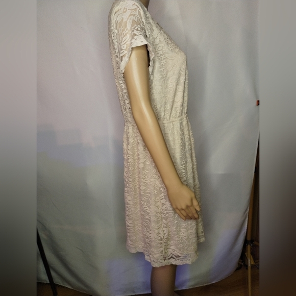 No Boundaries juniors size xl (15-17) cream lace dress - Picture 4 of 7